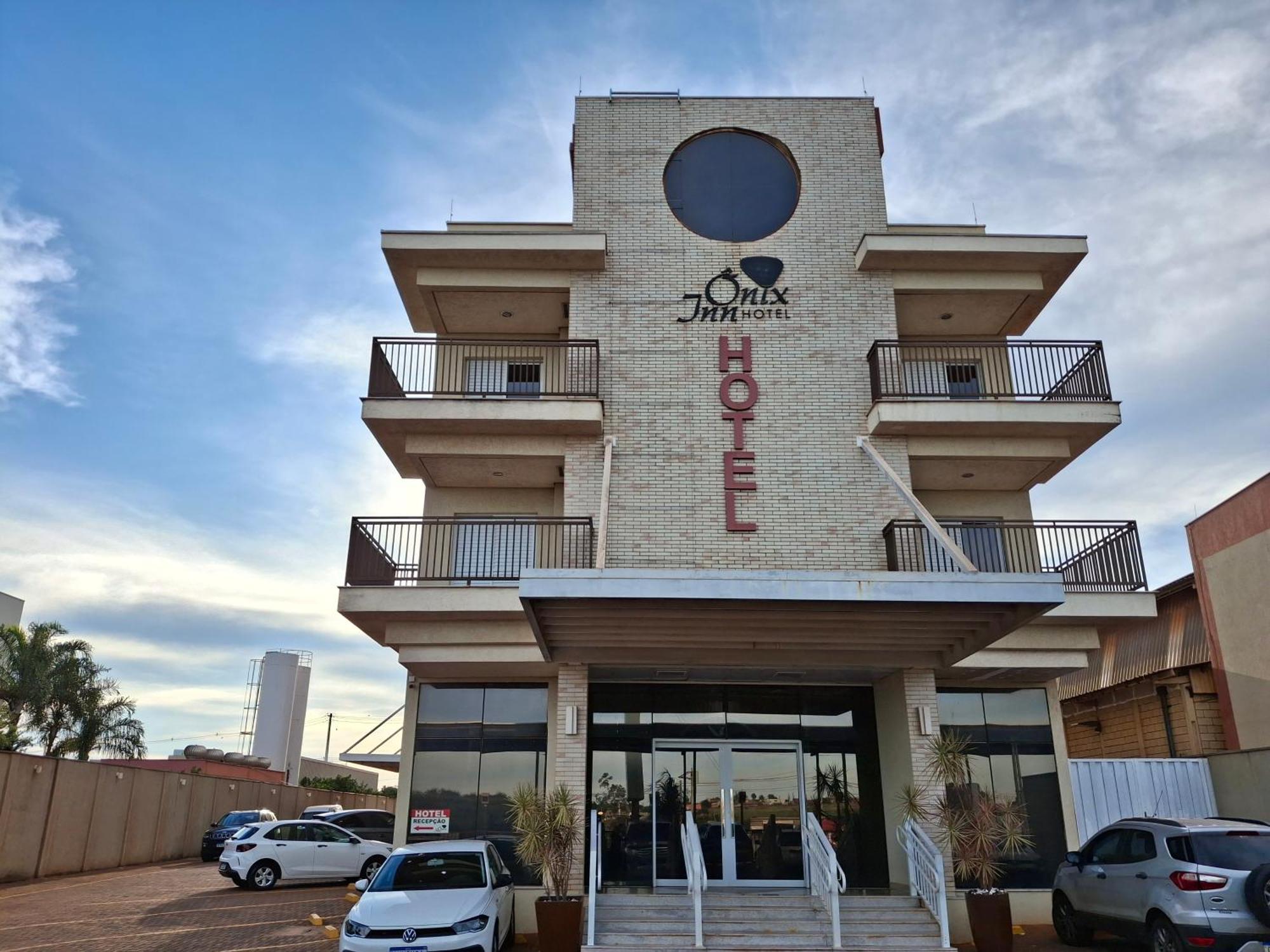 Onix Inn Hotel Cravinhos エクステリア 写真